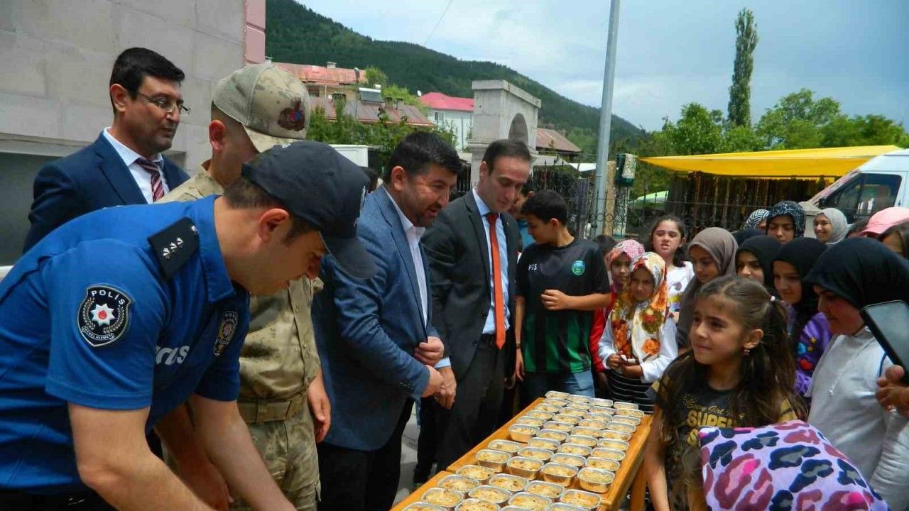 Posof Müftülüğünden aşure ikramı