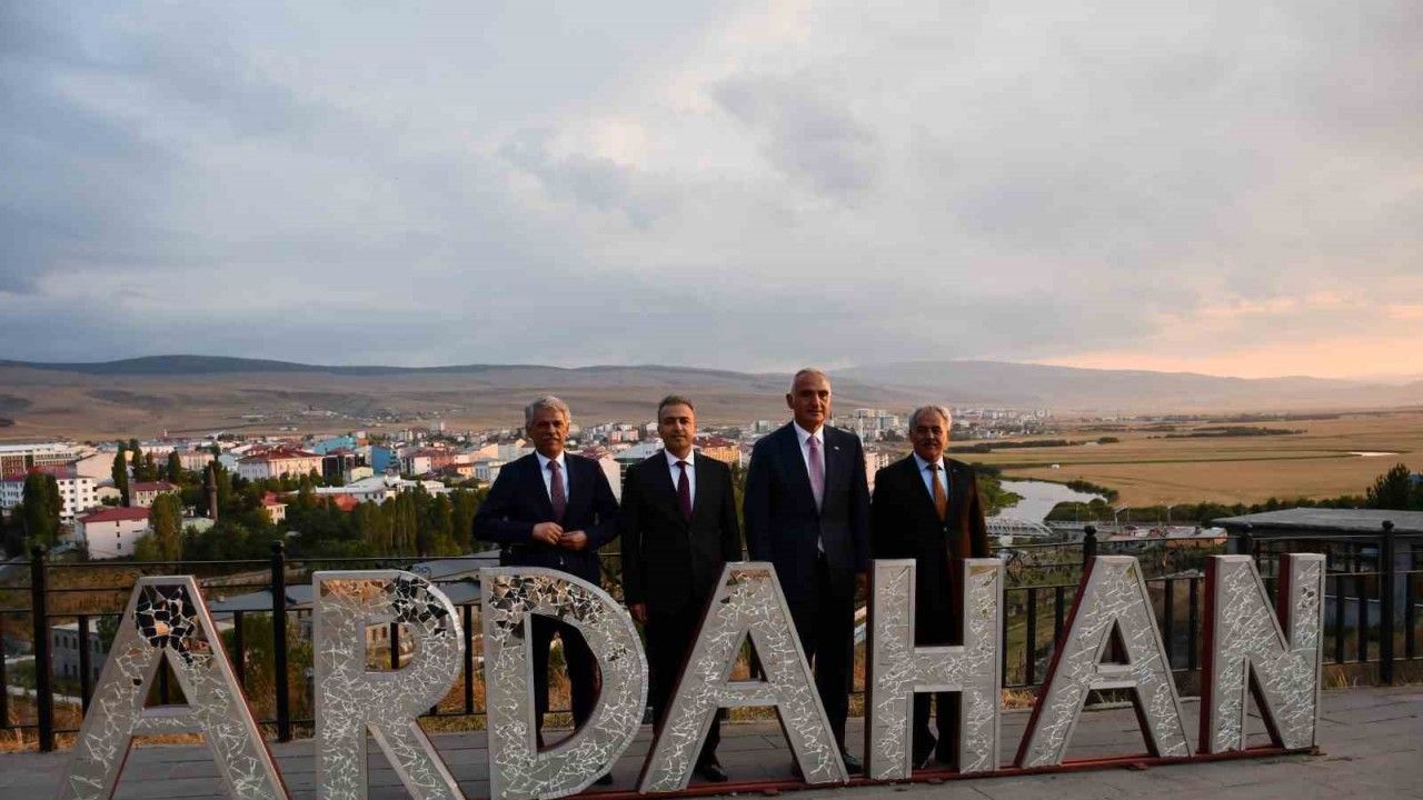 Kültür ve Turizm Bakanı Ersoy, tarihi Ardahan kalesinde inceleme yaptı