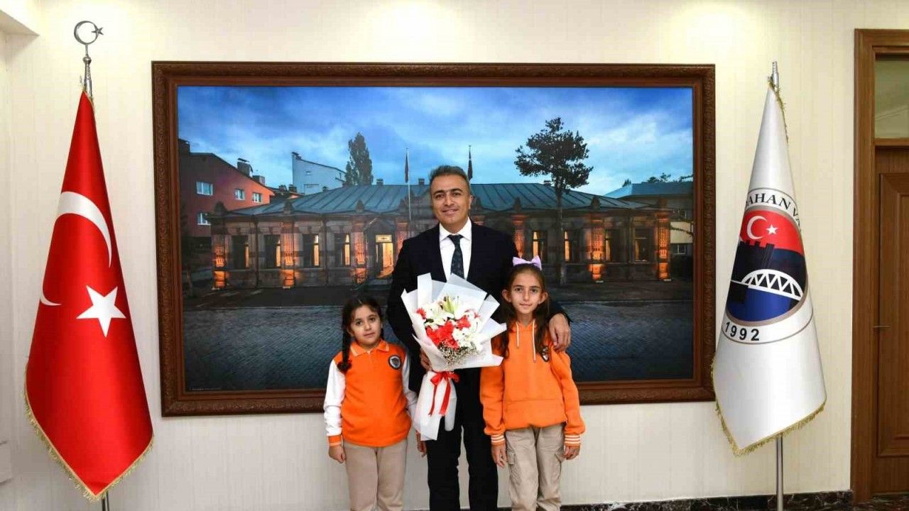 Vali Çiçek, İlköğretim Haftasında öğrencileri ağırladı