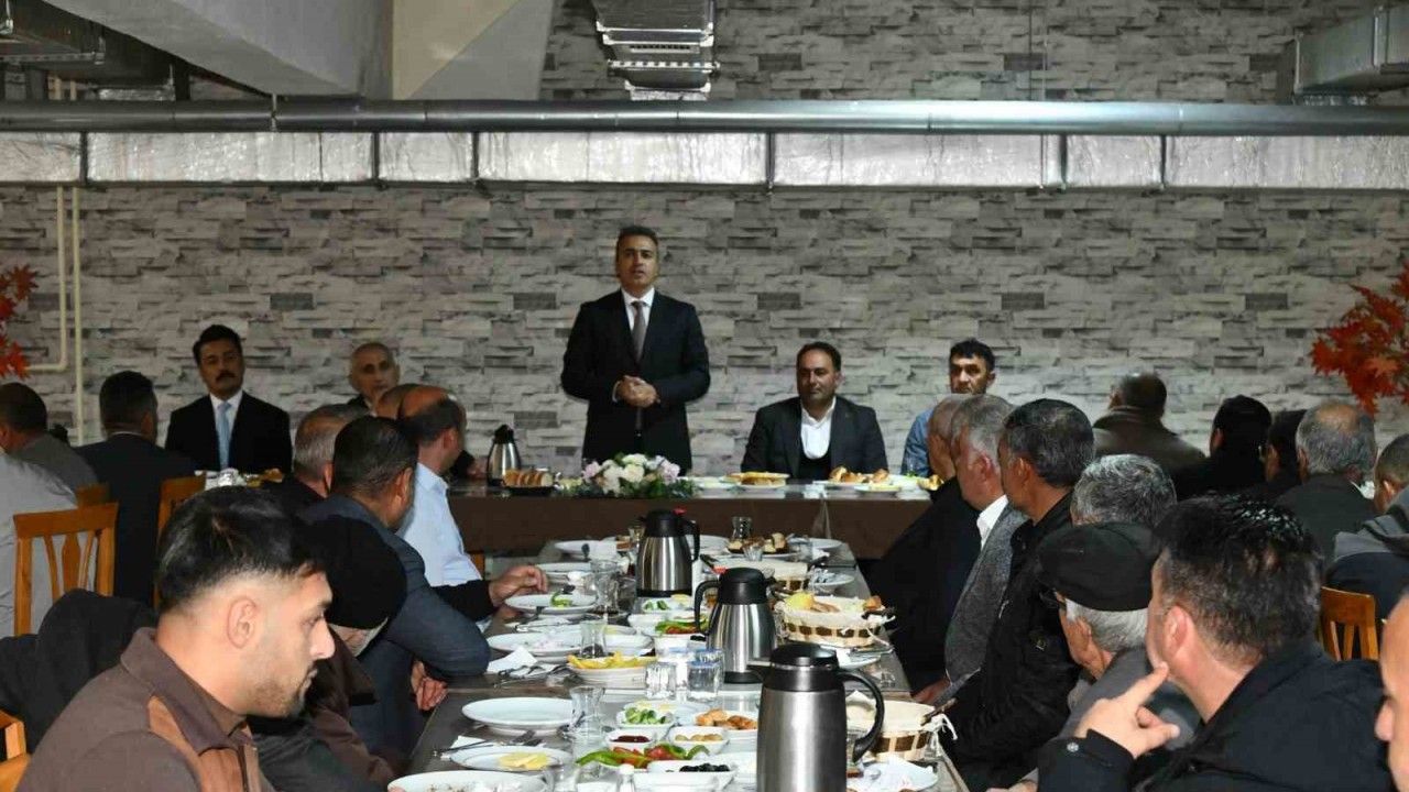 Vali Çiçek, muhtarlarla bir araya geldi