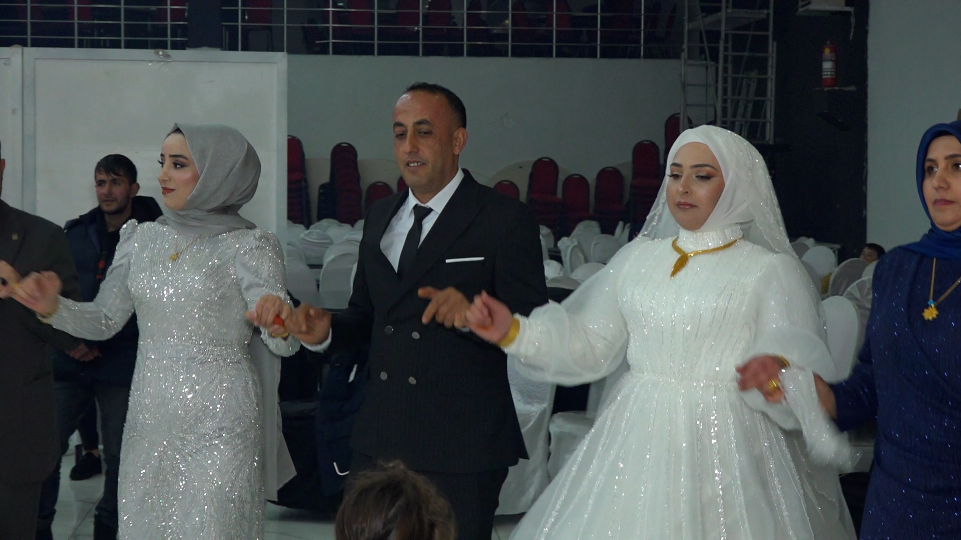 Bi̇tli̇s Bitlis’te 14 Yıl Sonra Hayallerini Gerçekleştirerek Dillere Destan Düğün Yaptılar (2)