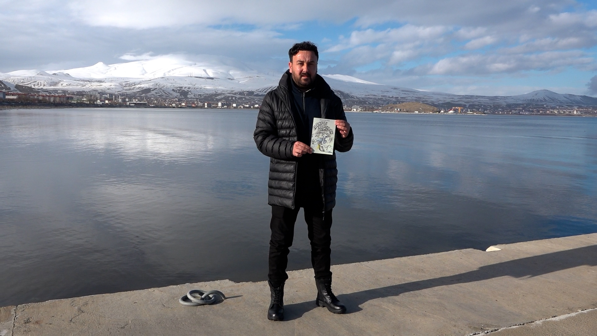 00086.00 03 38 22. Still001