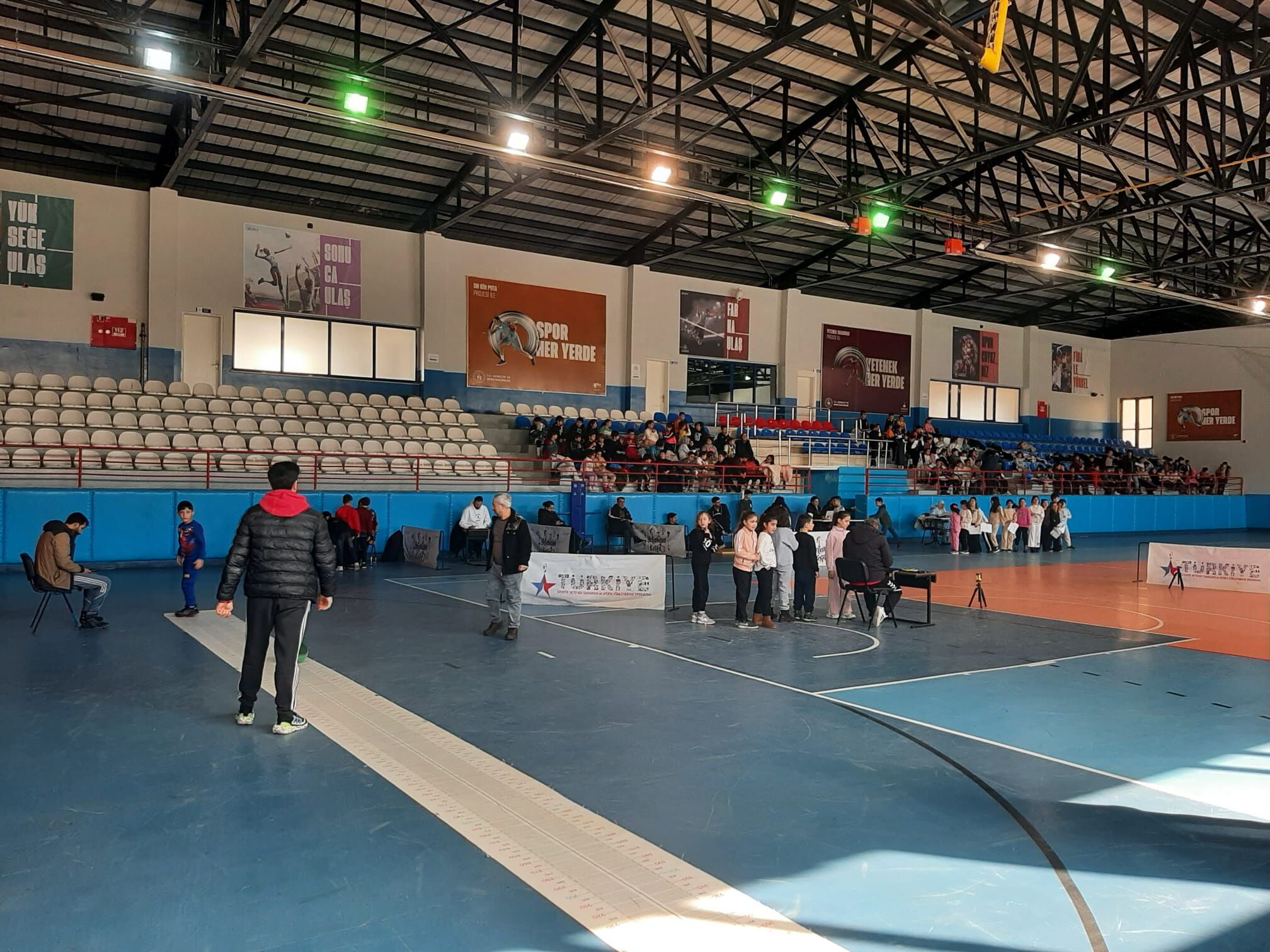 37Caceea 8B00 4Dd3 Be6B Cb41D99B49E3