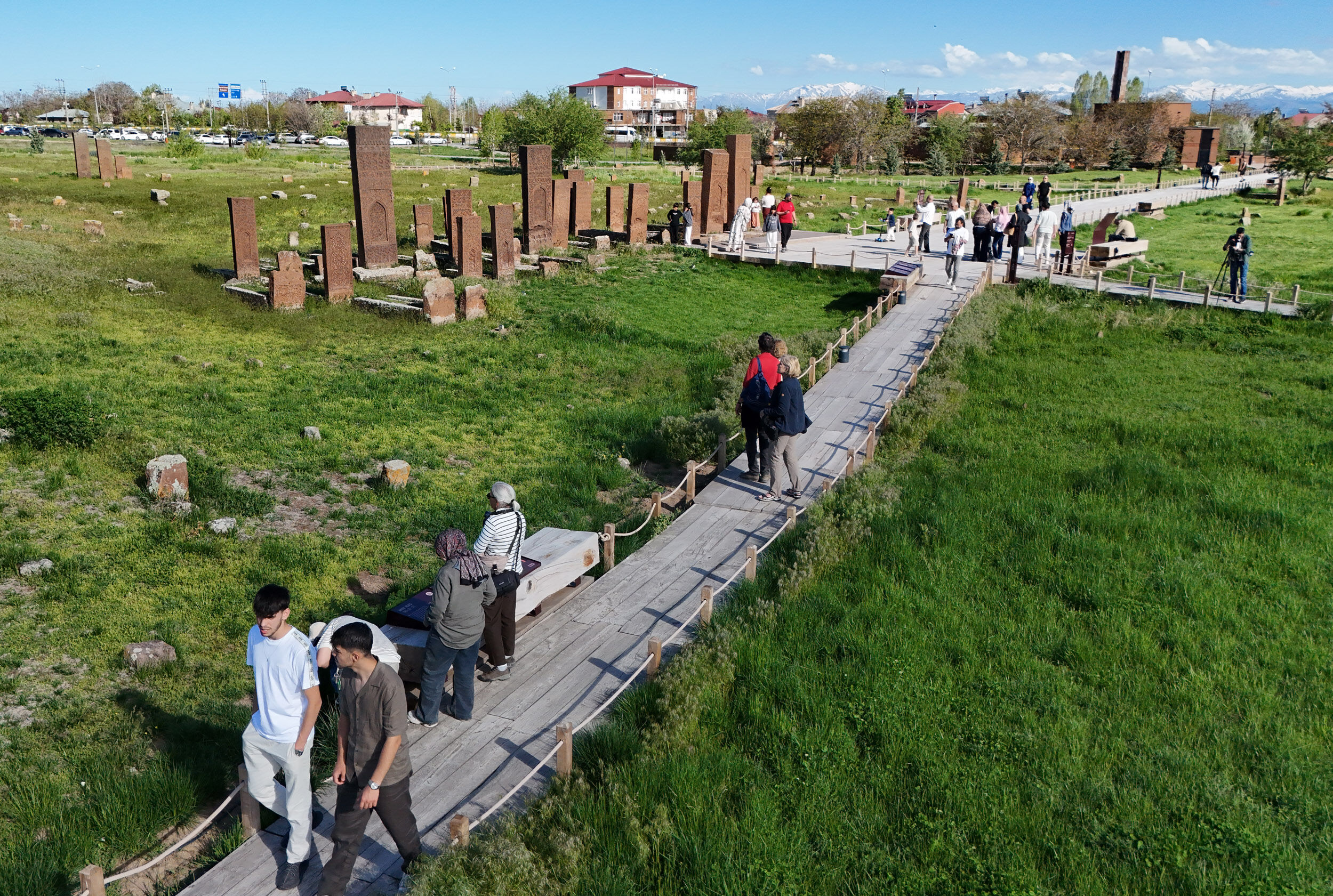 Mezarlık Ziyaretçi (3)-1