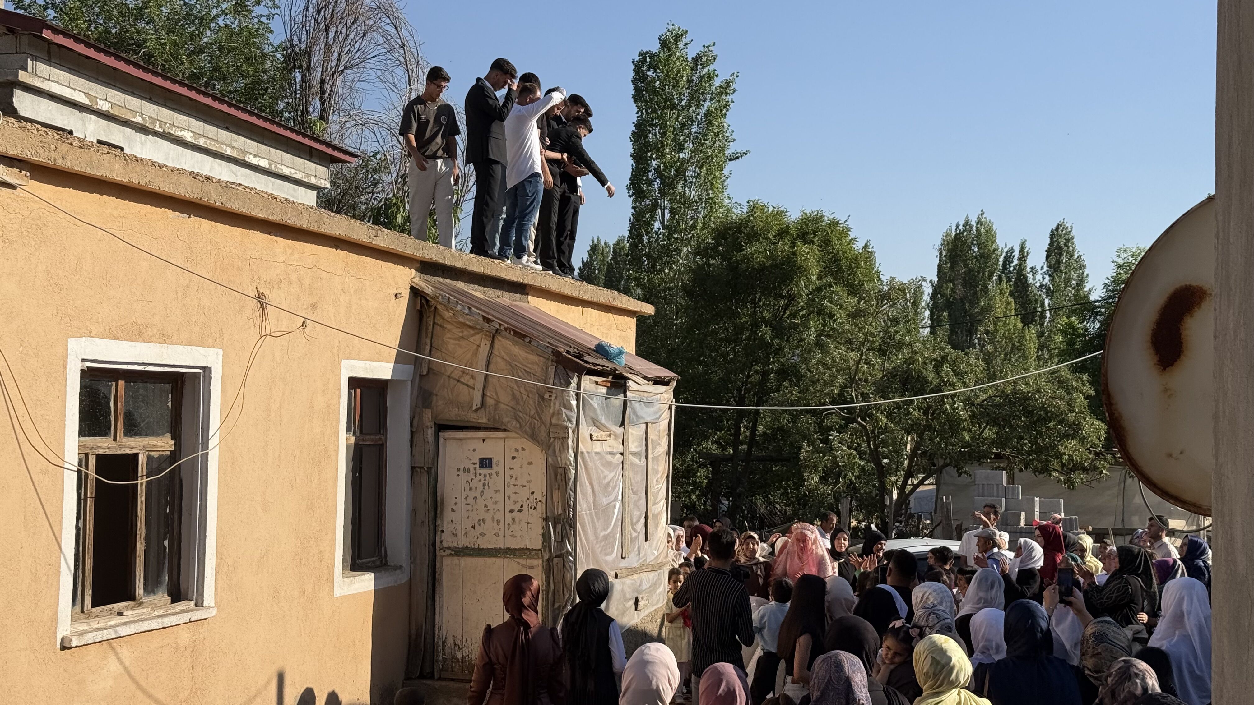 Bitlis'te asırlık damat geleneği yaşatılıyor