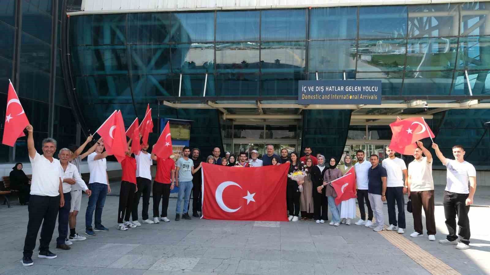 Erzincan'da Avrupa üçüncüsü Afal'a coşkulu karşılama
