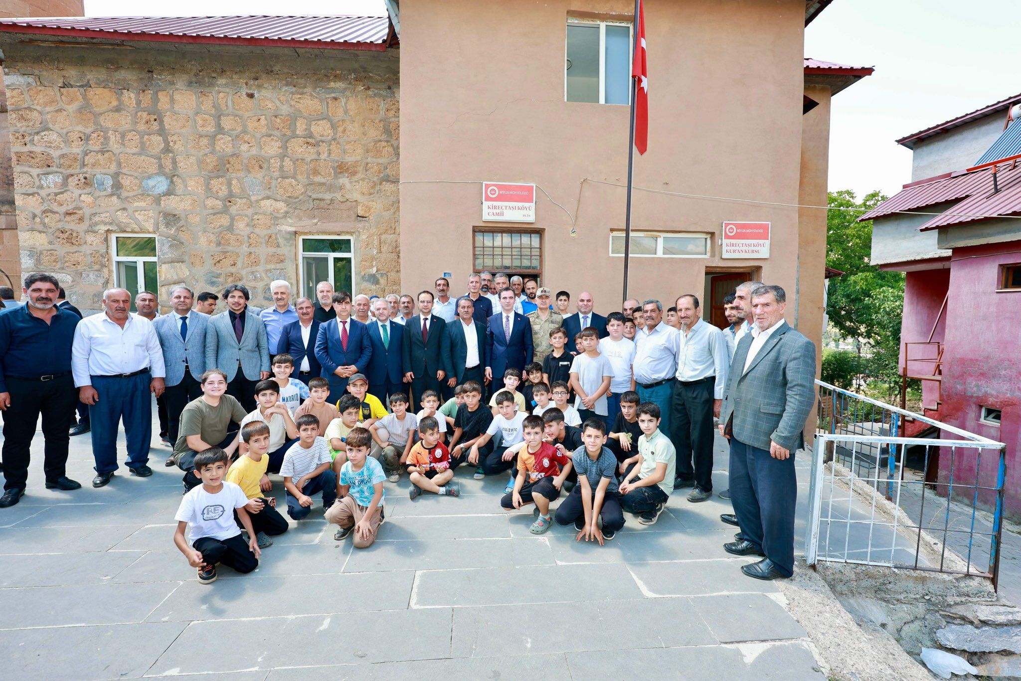 Bitlis Kireçtaşı Köyü'nde kamu yatırımları incelendi