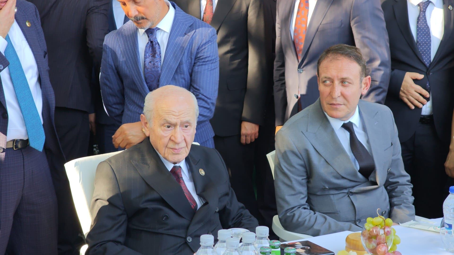 Bahçeli Ahlat'ta vatandaşlarla buluştu