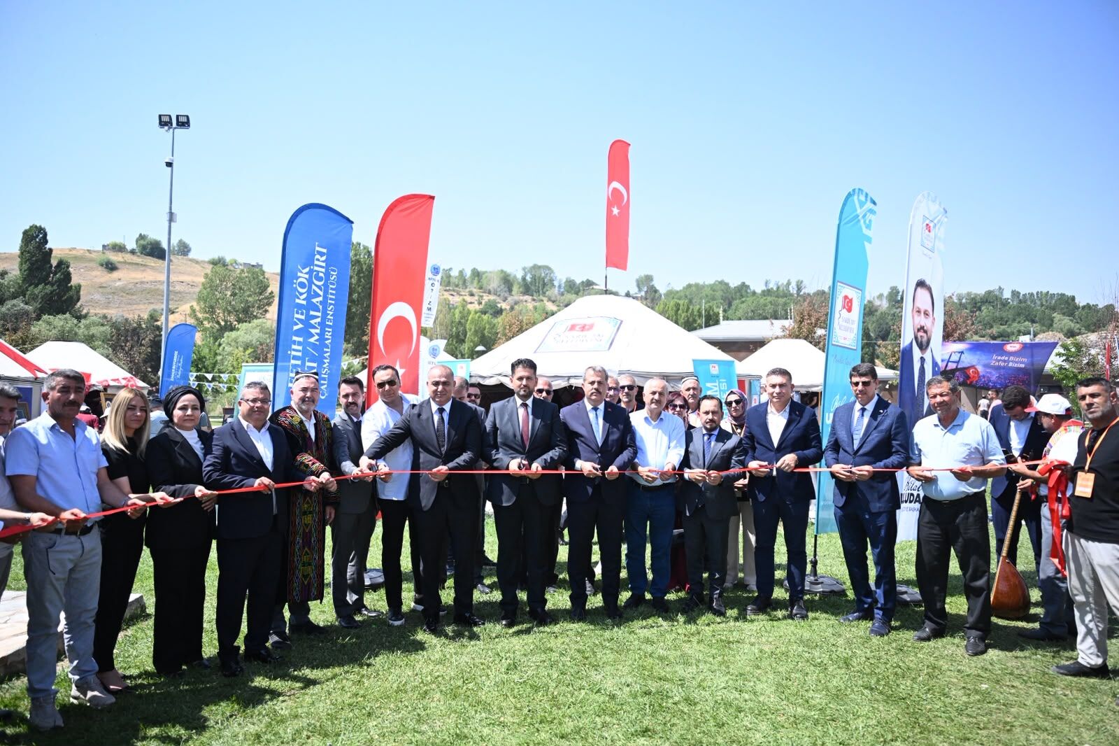Ahlat’ta Geçmişin İzinden sergisi sanatseverlerle buluştu