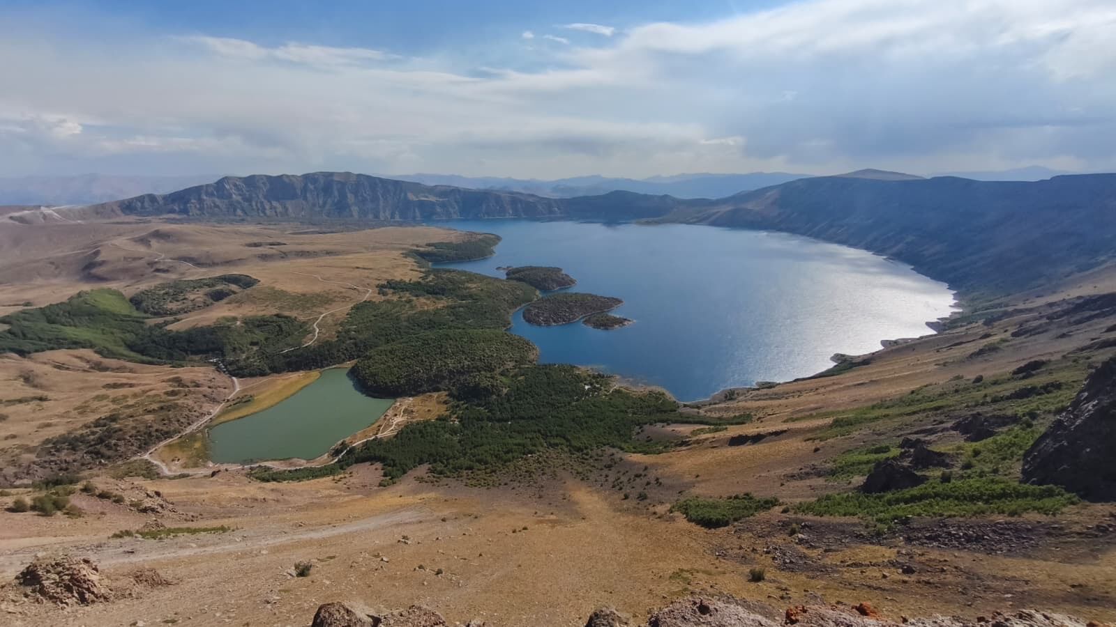 Doğaseverler Nemrut’un büyüleyici manzarasına hayran kaldı