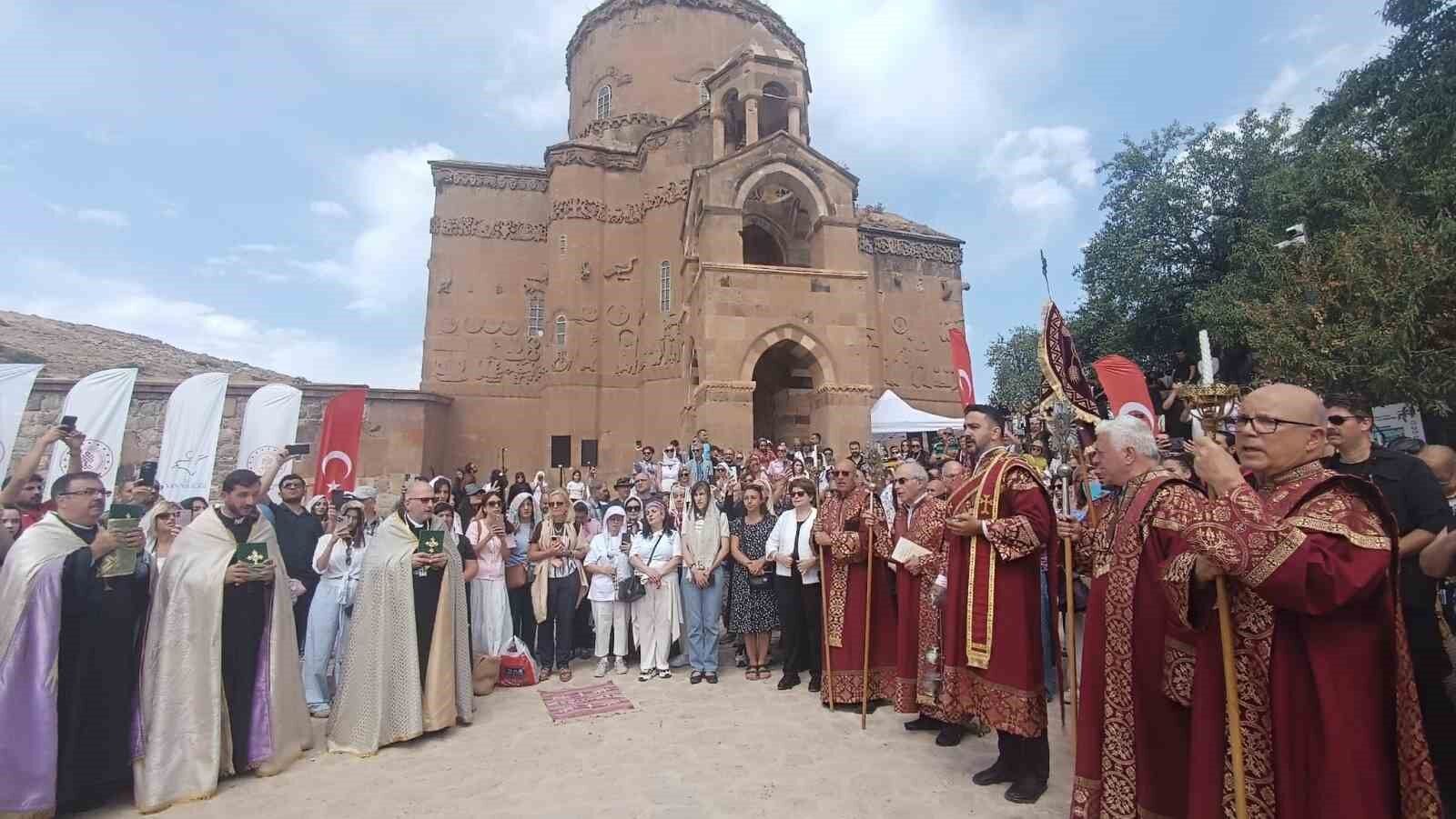 Akdamar Kilisesi'ndeki 14'üncü ayin sona erdi