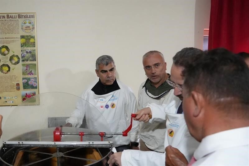 Ardahan'da üreticilere Arıcılık, hayvancılık ve ÇKS bilgilendirmesi