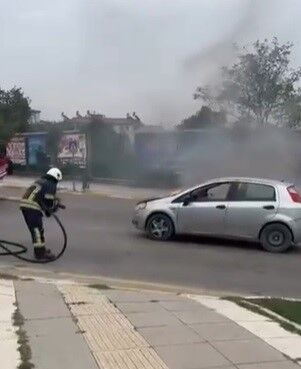 Elazığ'da alev alan otomobil söndürüldü