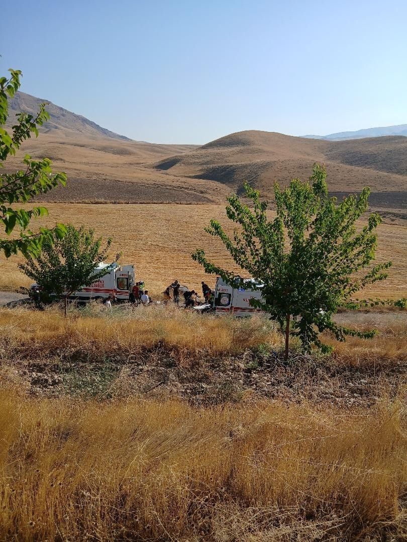 Elazığ'da trafik kazası: 2 ölü, 4 yaralı