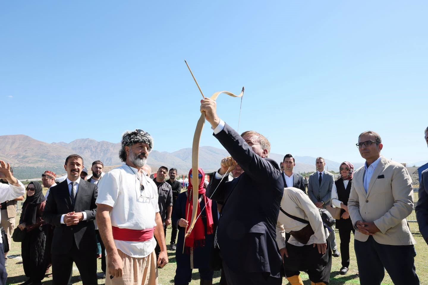 Erzincan'da geleneksel okçuluk heyecanı