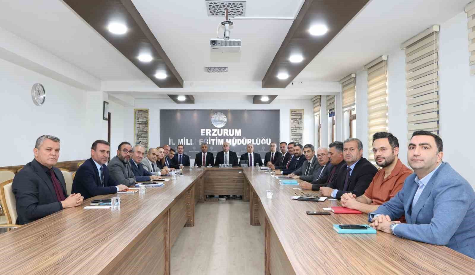 Erzurum'da eğitim zirvesi