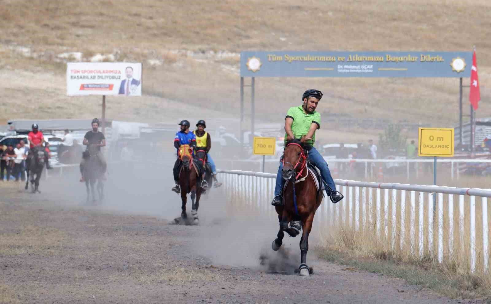Erzurum'da rahvan rüzgârı esti