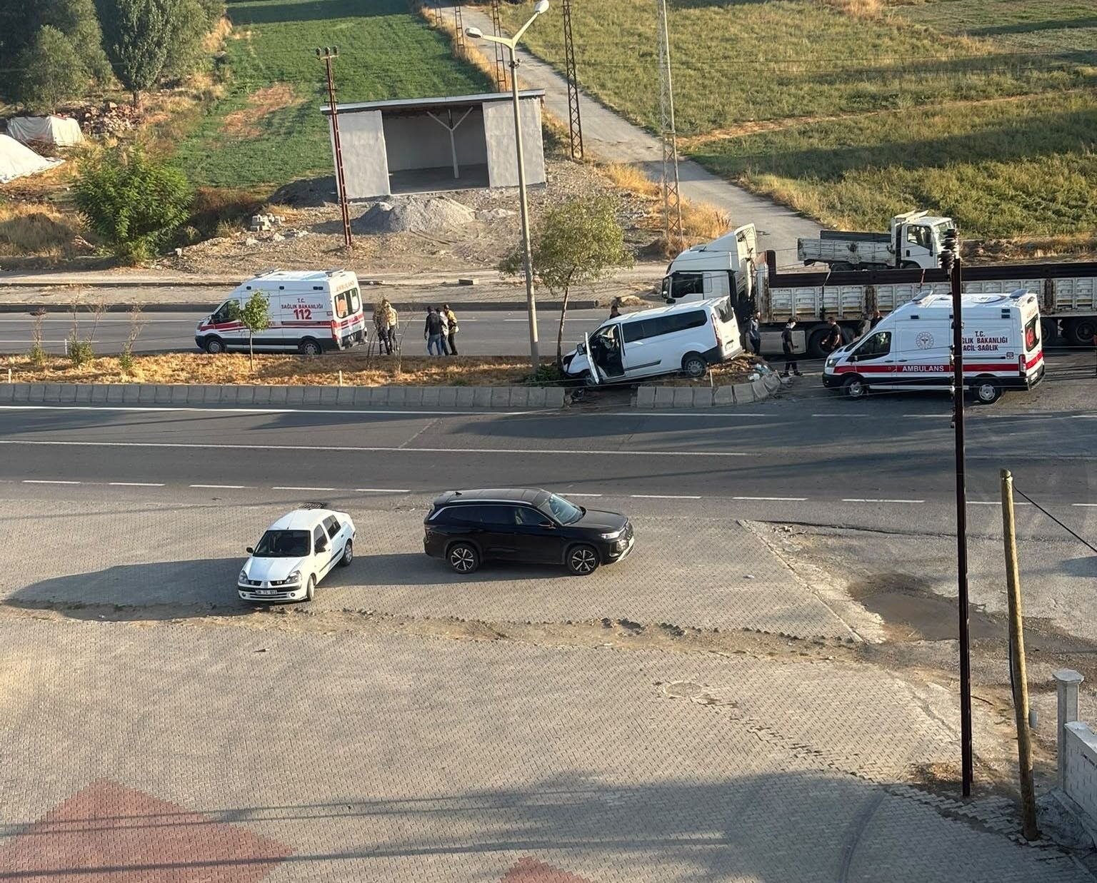 Hasköy'de tır ile panelvan araç çarpıştı: 3 yaralı