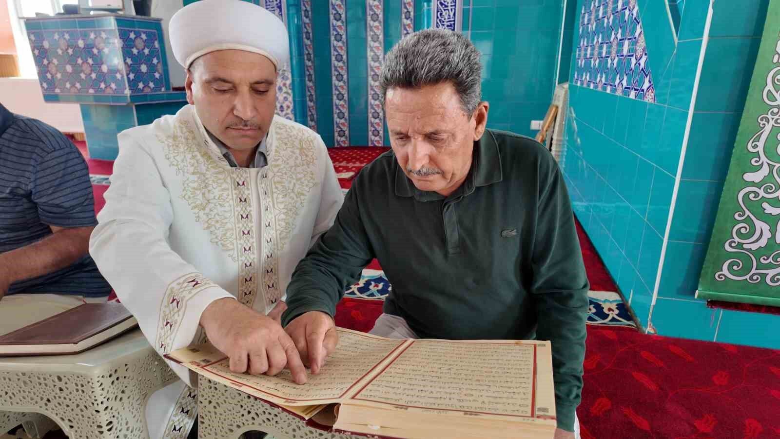 İlerlemiş yaşlarına rağmen Kur'an-ı Kerim öğrendiler