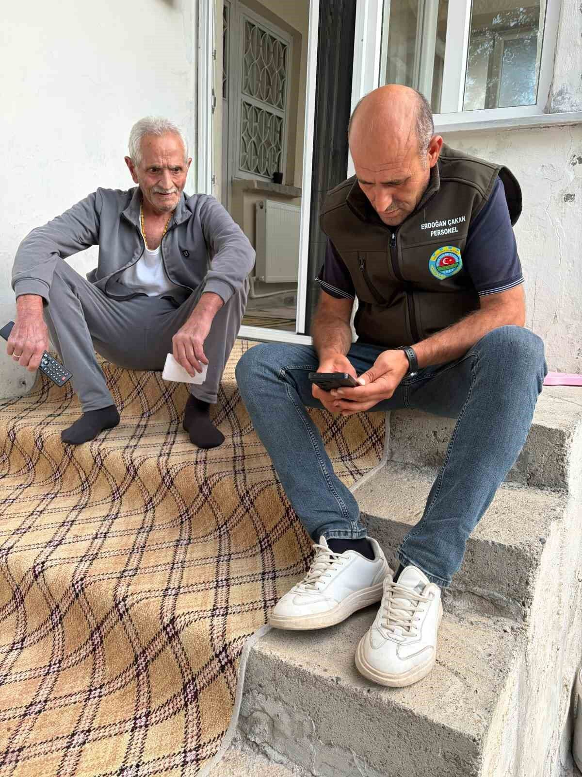 Malazgirt Ziraat Odasından takdir toplayan hizmet: Yaşlı çiftçinin ÇKS başvurusu evinde yapıldı