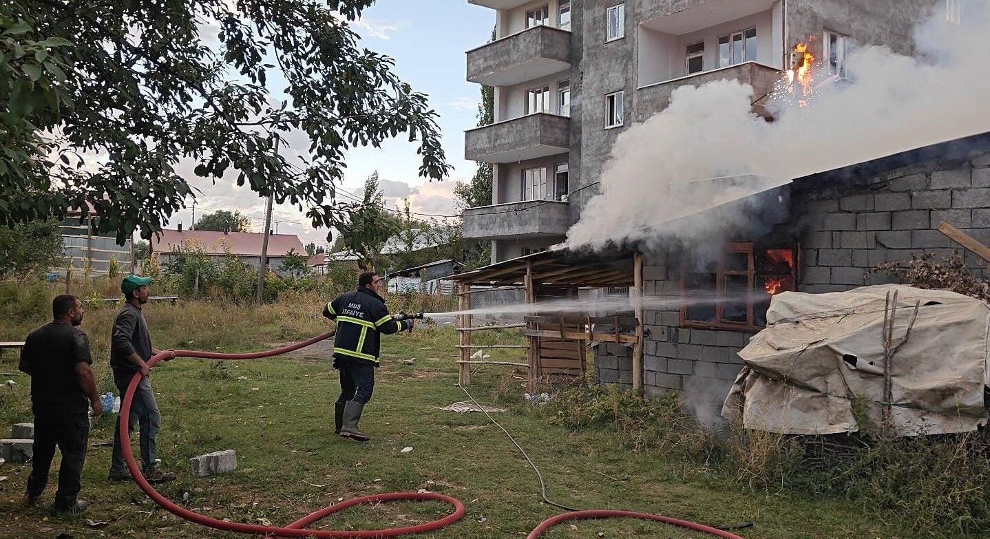 Muş'ta odunlukta korkutan yangın