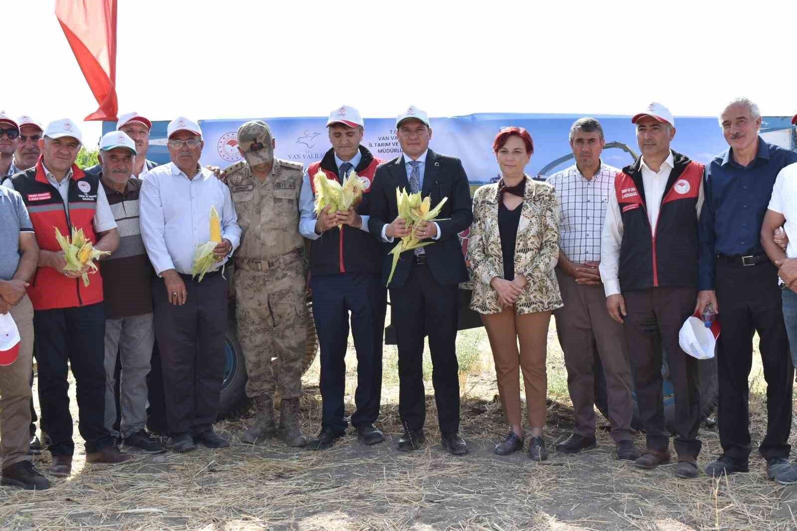 Tuşba'da 'Silajlık Mısır Hasadı Tarla Günü' düzenlendi