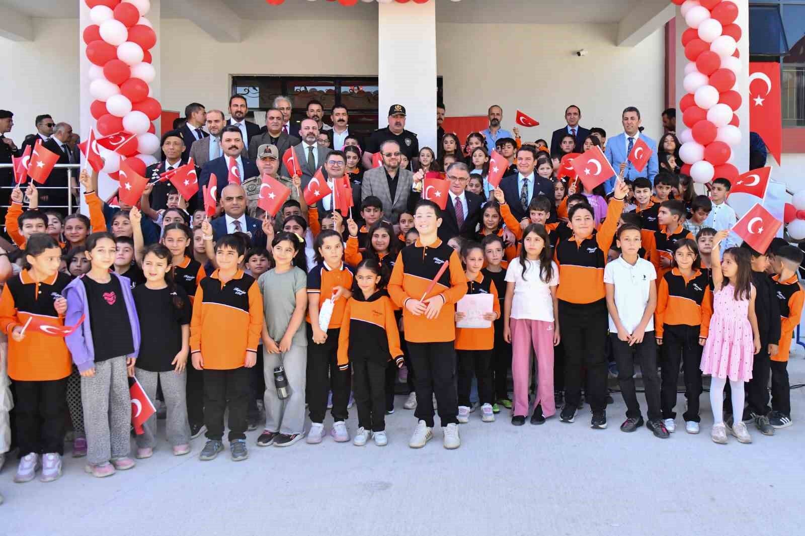 Van'da 274 bin 685 öğrenci ders başı yaptı