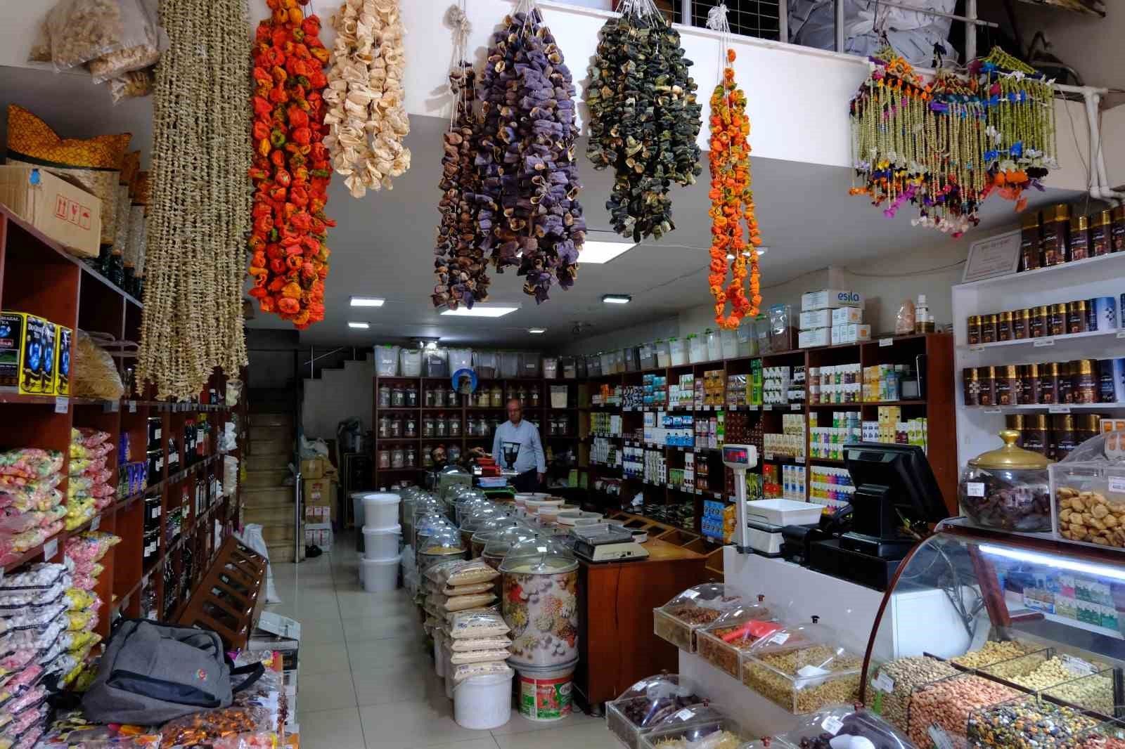 Van'da havanın soğumasıyla bitki çaylarına ilgi arttı