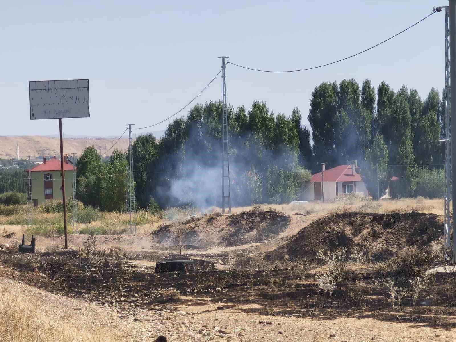 Van'da örtü üstü yangını