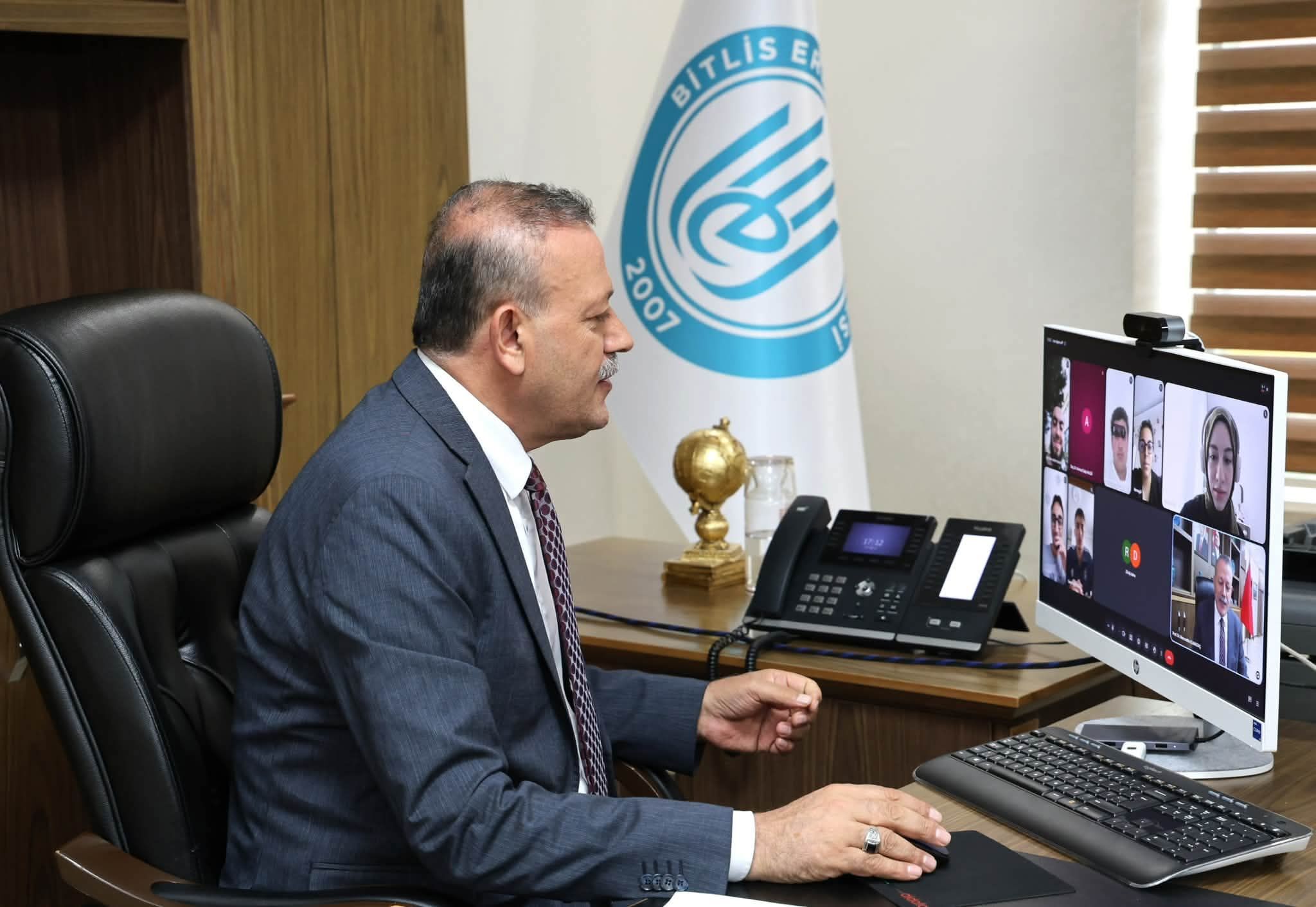 Rektör Elmastaş, Tıp Fakültesi öğrencileriyle çevrim içi buluştu