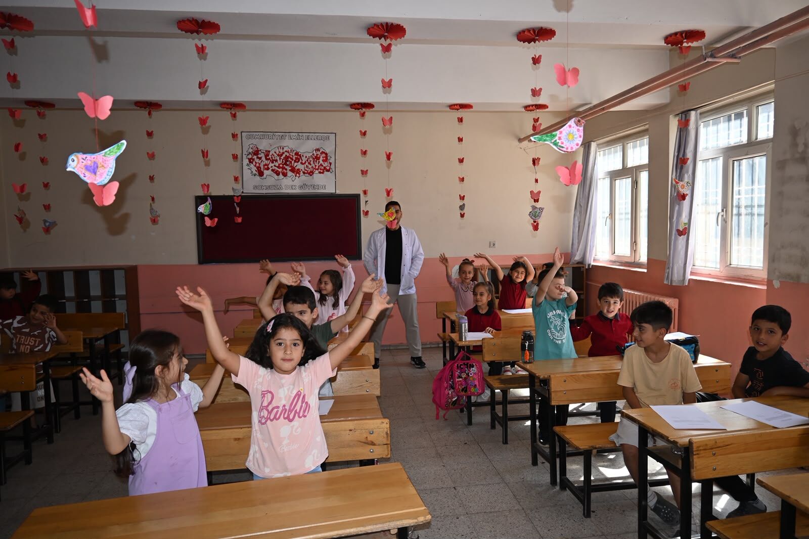 Hizan’da minik öğrenciler okula uyum sağlıyor