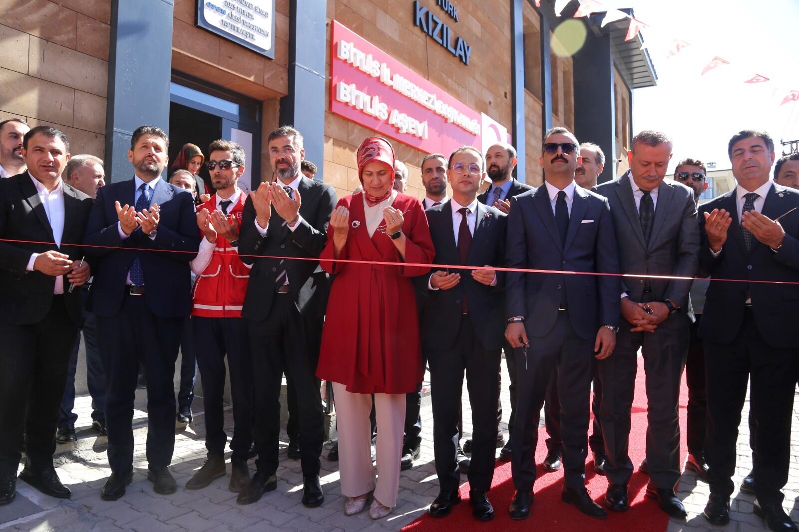 Kızılay Başkanı Yılmaz Bitlis’te aşevi açılışına katıldı