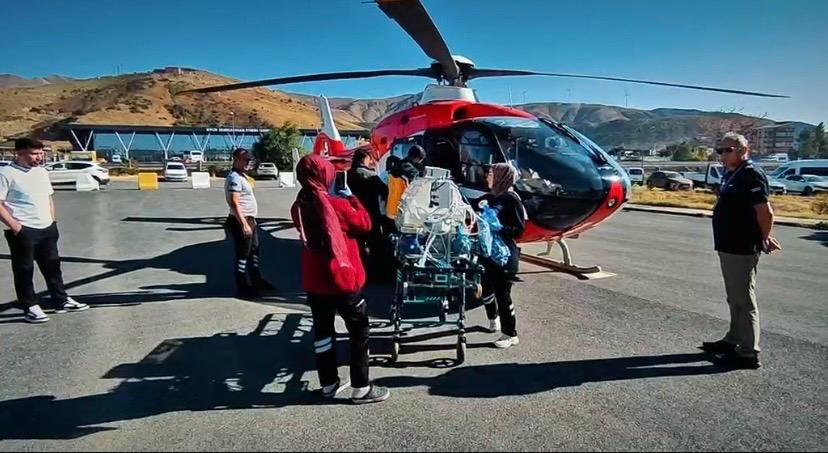 Minik bebek, ileri tedavi için hava ambulansıyla sevk edildi