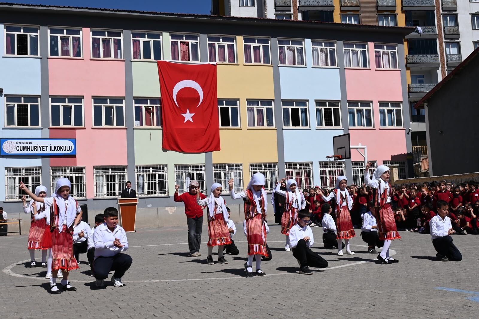 Hizan’da İlköğretim Haftası Kutlama Programı Düzenlendi