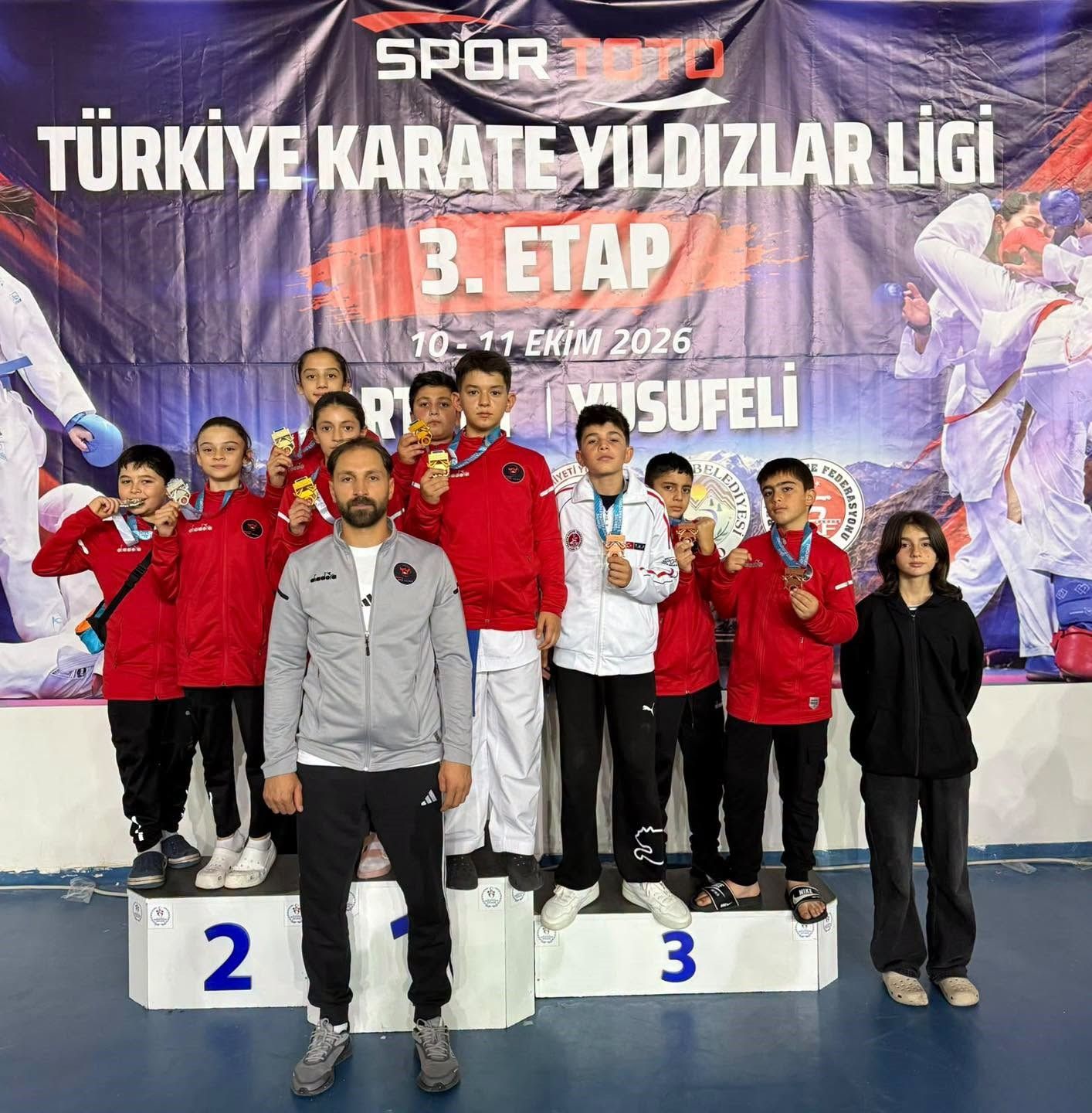 Erzincanlı karatecilerden Türkiye Yıldızlar Ligi'nde 12 madalya