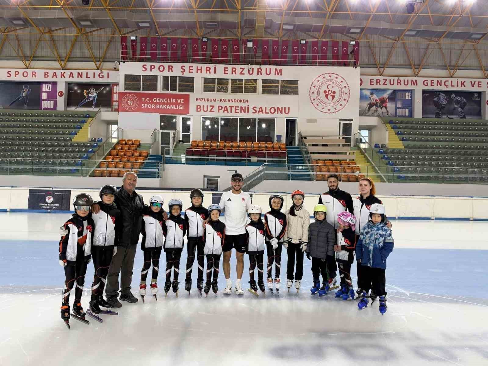Olimpik Sporcu Furkan Akar, geleceğin sürat patencilerine örnek oluyor