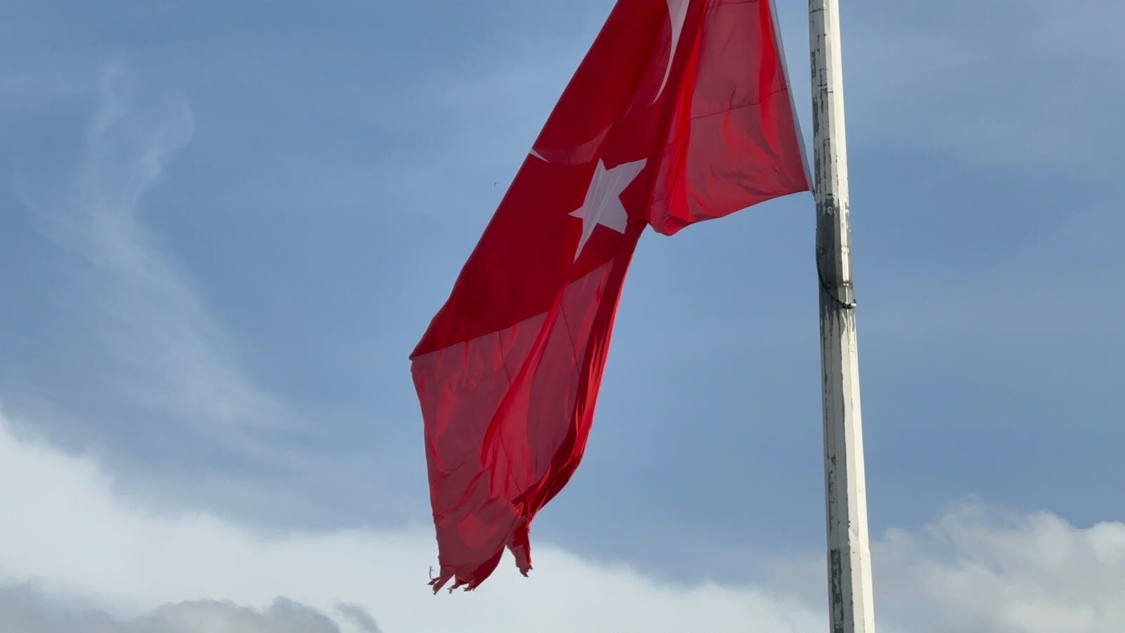 Mücahi̇t Tarlan Bi̇tli̇s Tatvan Sahilindeki Dev Türk Bayrağı Yenilendi (5)