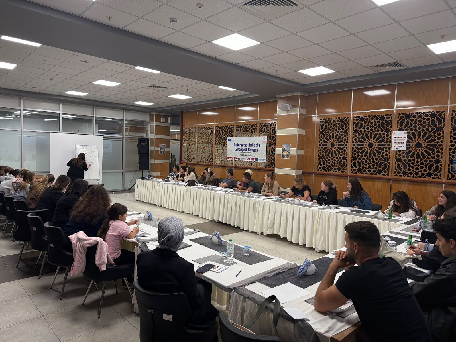 Bitlis’te 5 ülkenin gençlik çalışanları bir araya geldi