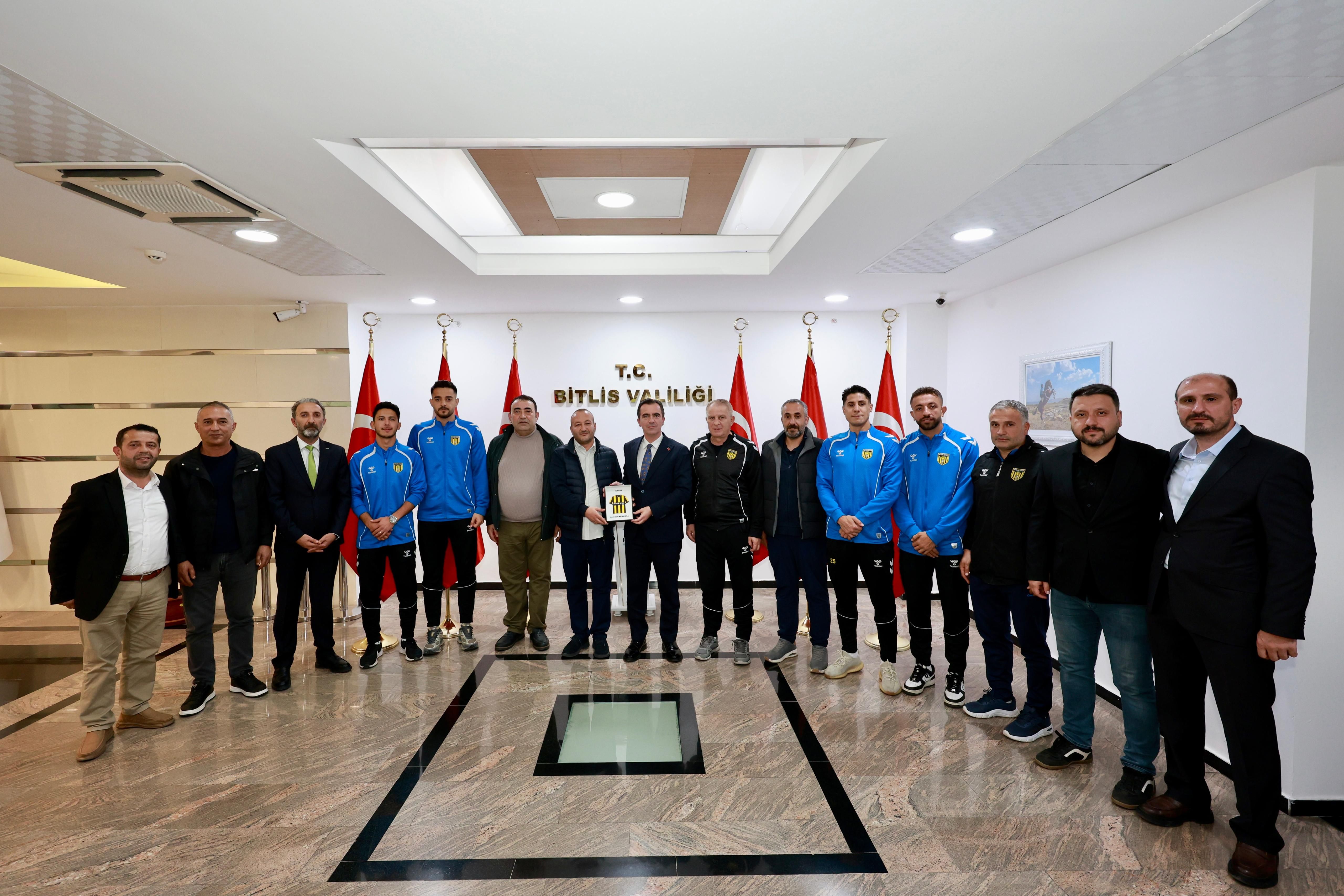 Bitlis Spor 1916’dan Vali Karakaya’ya teşekkür ziyareti
