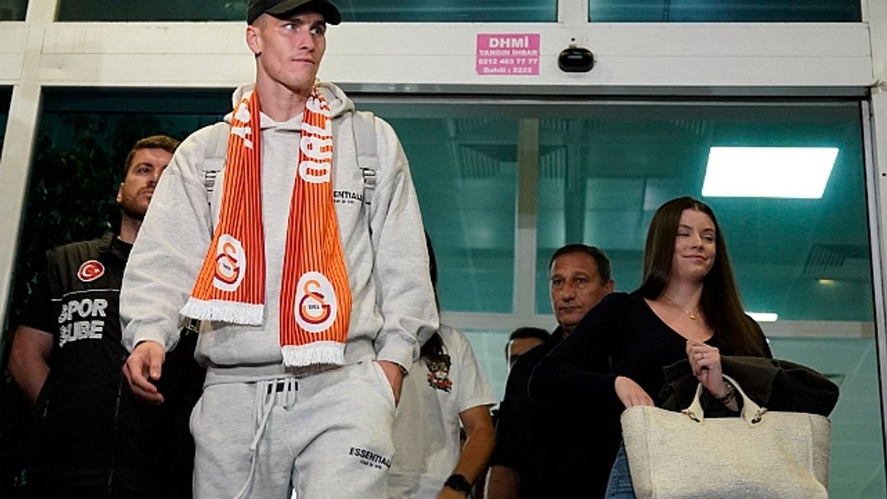 Galatasaray’ın yeni transferi Roland Sallai, İstanbul’a geldi