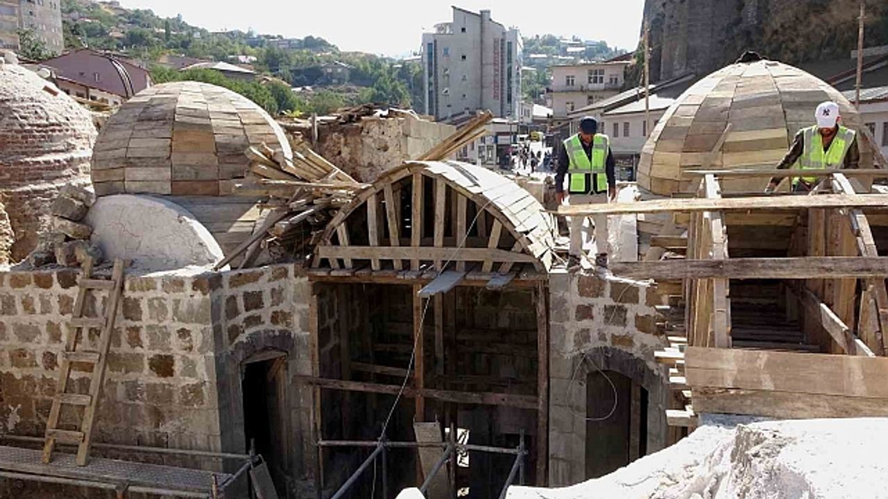 Bitlis'te yıllara meydan okuyan tarihi yapılar yeniden ayağa kaldırılıyor