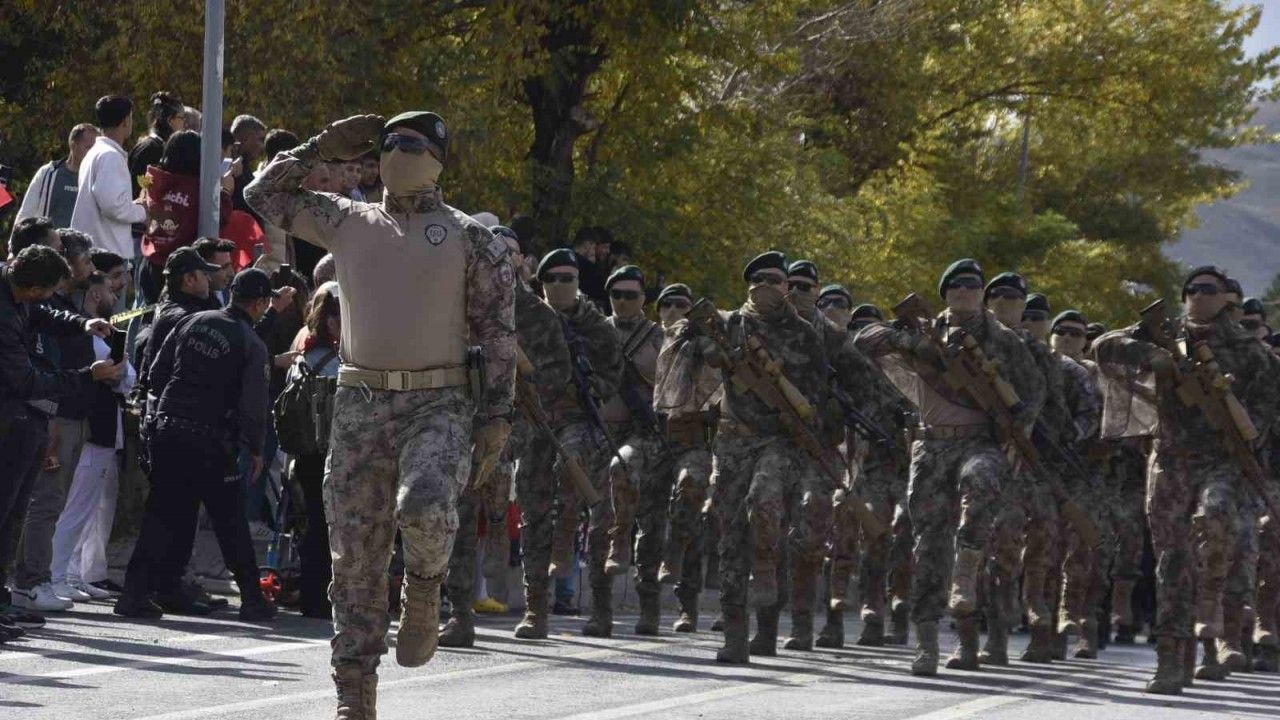 Bitlis’te Cumhuriyet Bayramı coşkusu