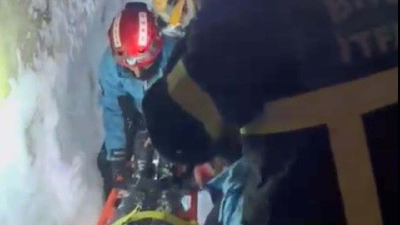 Bitlis’te dam temizliği sırasında çığ düştü: 2 kişi kurtarıldı