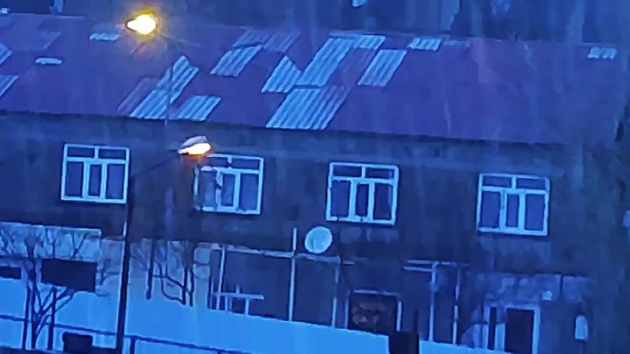 Bitlis’te şimşekler geceyi aydınlattı