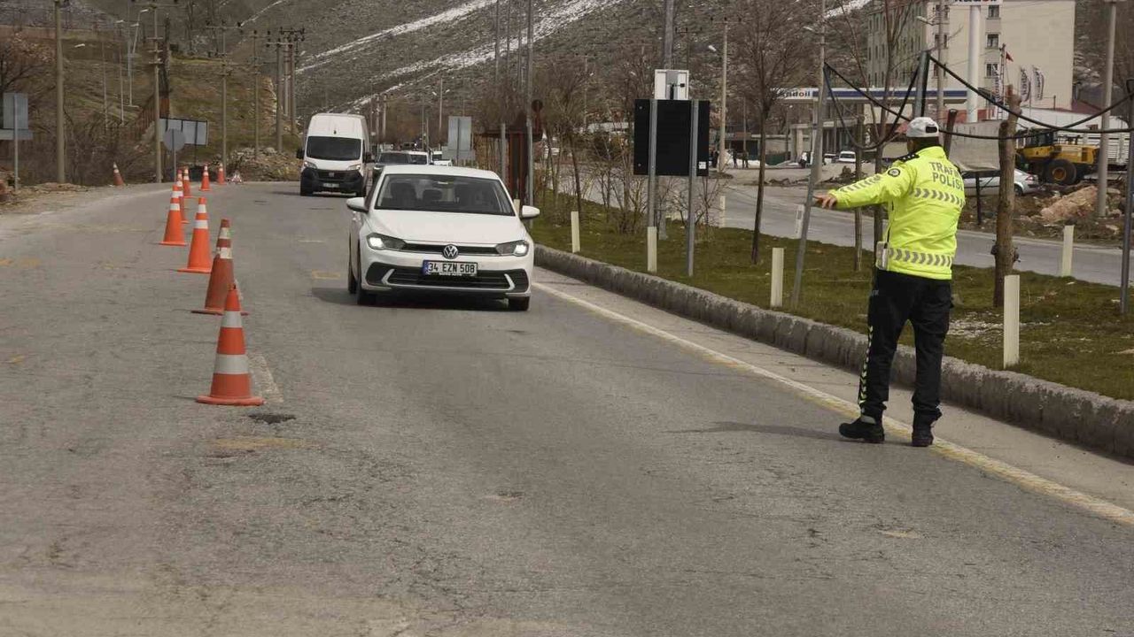 Bitlis’te bayram öncesi sıkı trafik kontrolü