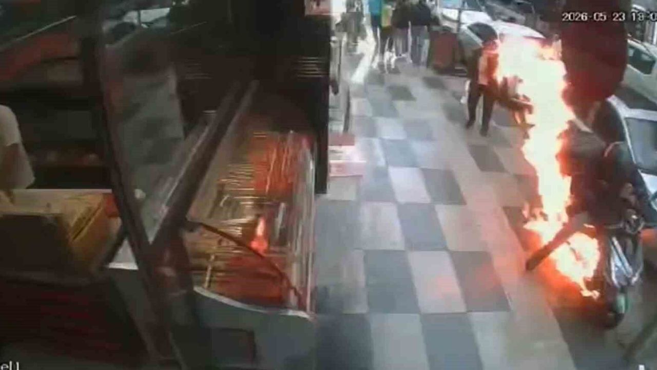 Kontağı çevirdi, motoru bir anda alev topuna döndü