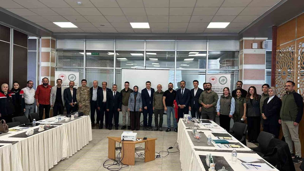Adilcevaz'da 'Arin Gölü Revize Çalıştayı' yapıldı
