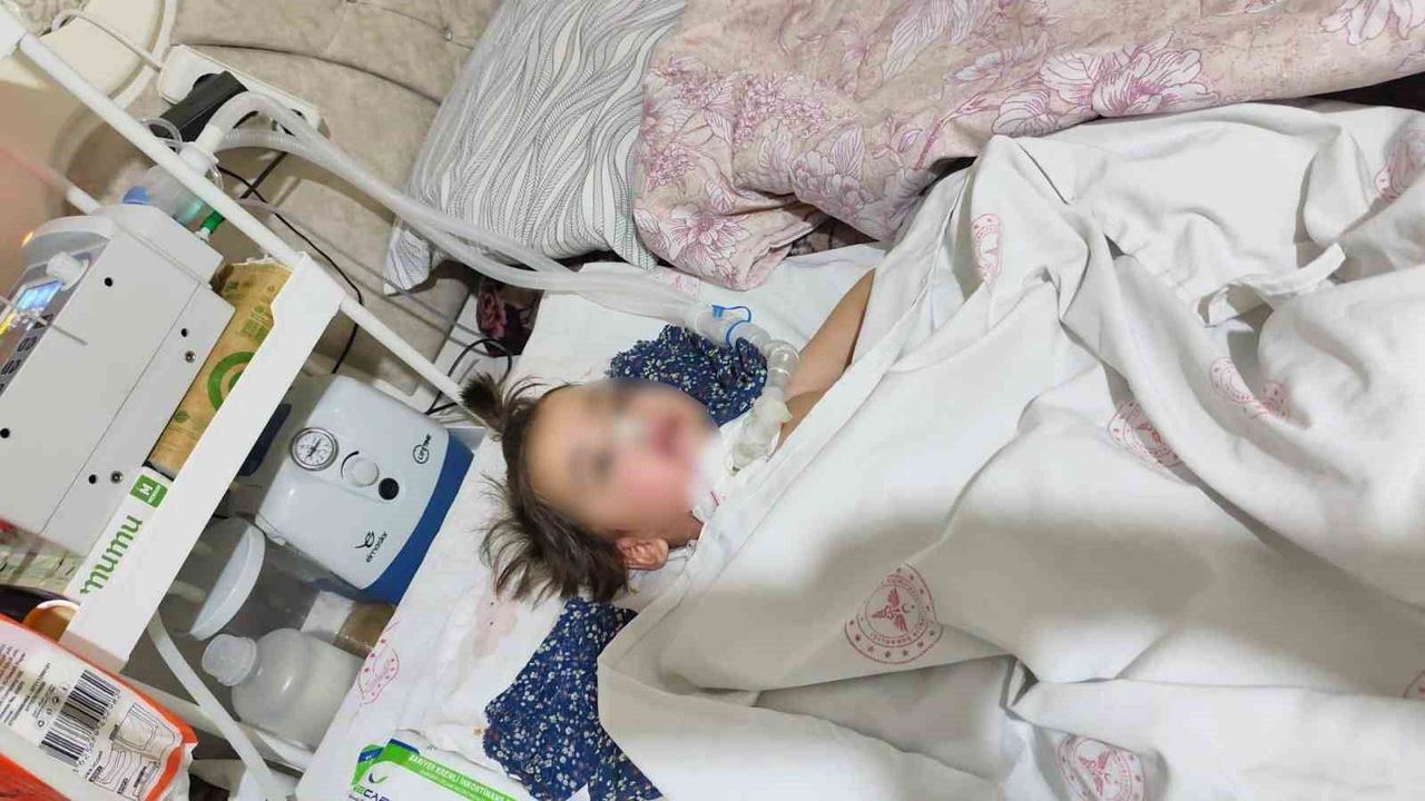 Hakkari'de yatağa bağımlı hasta helikopter ambulansla Van'a gönderildi