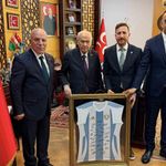 MHP lideri Bahçeli'ye Erzurumspor forması hediye edildi