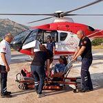 Ayağı kırılan kadın helikopterle hastaneye yetiştirildi